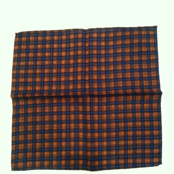 SAKS FIFTH AVENUE MENS NEW 100%WOOL POCKET SQUARESIZE: 13" X 13" MADE IN ITALY